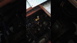 Фольксваген т3. крутим двигатель, а бензин кончился.