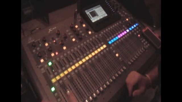 BEHRINGER X32 DIGITAL MIXER UNBOXING + FIRST IMPRESSIONS смотреть онлайн