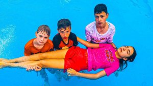 СПАСЛИ ДЕВОЧЕК В АКВАПАРКЕ!! (Крутые Детки) Cool Kids
