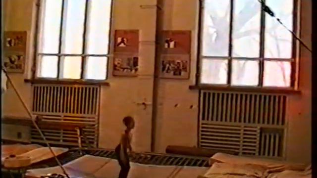 Оля 7 лет, сальто и двойное вперед на батуте (1997) смотреть онлайн