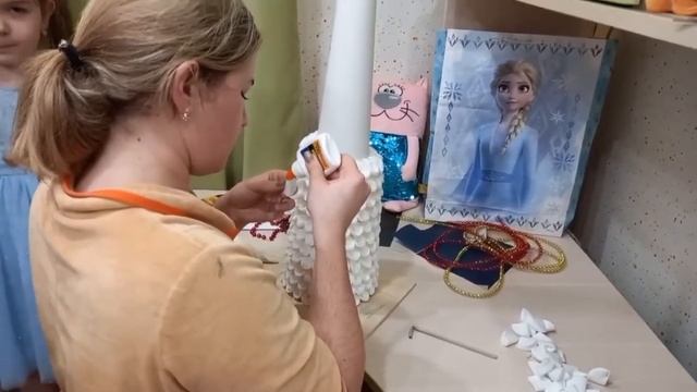 Ёлочка своими руками из ватных дисков. / Christmas tree with your own hands from cotton pads смотреть онлайн