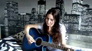 красивая девушка  супер поёт под гитару
