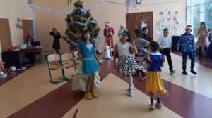 Новогодний карнавал, сценка от  5-А класса