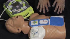 Дефибриллятор для непрофессиональных спасателей Zoll AED Plus Automatic.