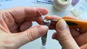 Как добавить нить при вязании жгута из бисера.