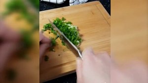 САЛАТ ИЗ РЫБНЫХ КОНСЕРВОВ С ЗЕЛЁНЫМ ГОРОШКОМ