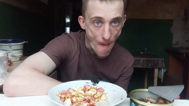 Мукбанг Яичница С Сосисками И Шпроты/Обжор /mukbang/(Обжор Дневной)