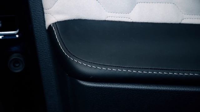 НОВЫЙ TOYOTA RAV4, АЛЬКАНТАРА В САЛОНЕ [ПЕРЕТЯЖКА С АЛЬКАНТАРОЙ 2022]