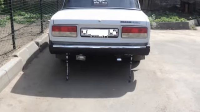 Зачем в СССР с автомобиля свисала  резиновая полоска?