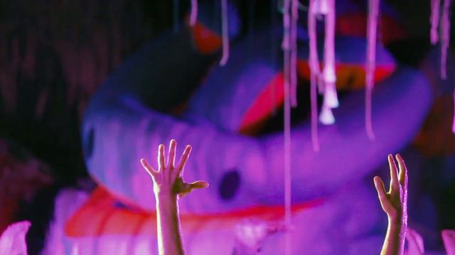 Deju uzvedums "Džungļu zēns" Burtnieku estrādē смотреть онлайн