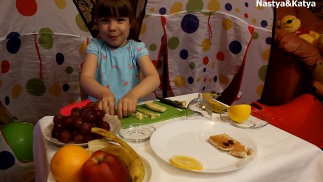 Делаем из фруктов поделку совместно с Милой смотреть онлайн