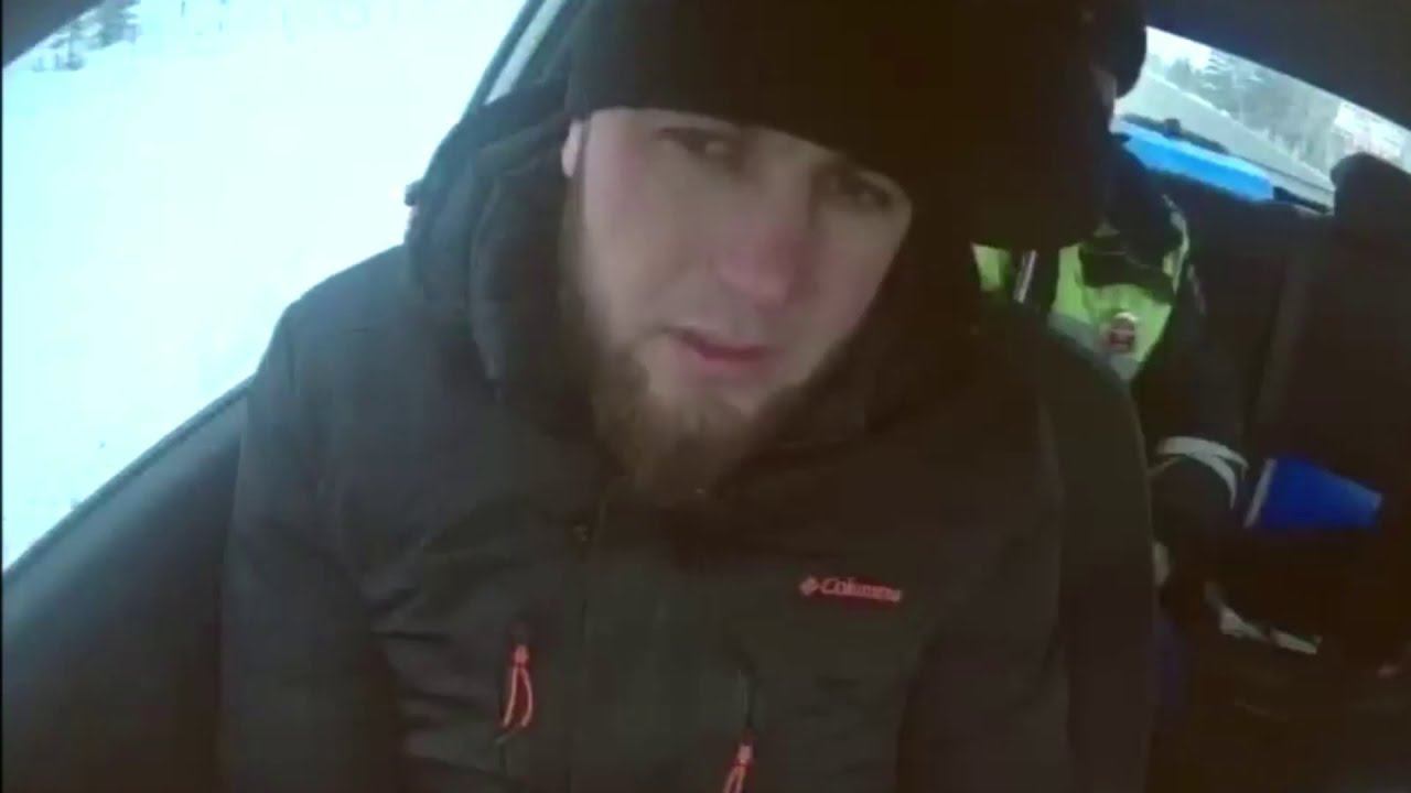 Сотрудники ГИБДД оказали помощь водителю, у которого заглох на морозе двигатель автомобиля