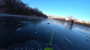 ловим окуня на  карюлю по первому льду 2022-2023