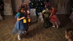 Танец с фонариками / Танец Новогодних Искорок и Фонариков