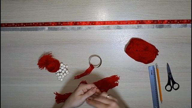 Шапочка из ниток и втулки смотреть онлайн