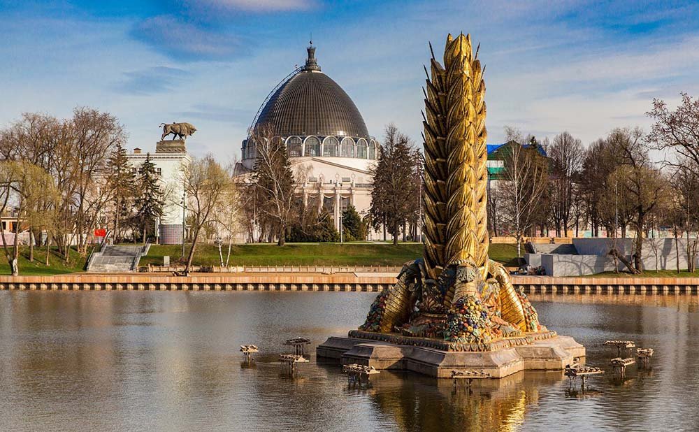 Собянин: Более 30 объектов культуры отреставрировано на ВДНХ / События на ТВЦ