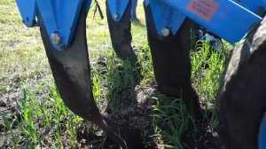 Плуг чизельный SVAROG ПЧ 4,5 в работе стойки Параплау