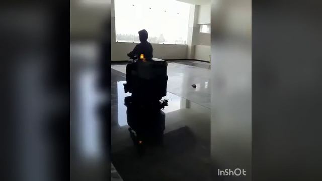 Nilfisk - Ride on Scrubber Dryer - Demo смотреть онлайн