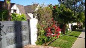 Дома в Лос-Анджелесе  и  в Беверли Хиллз...