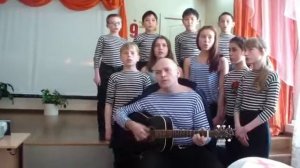 Лежит на грунте наша субмарина