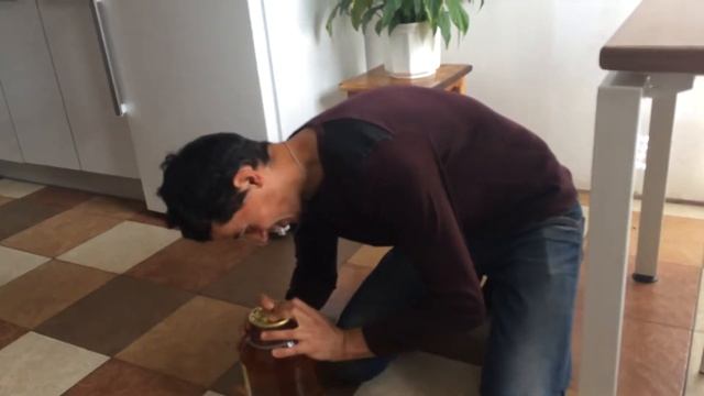 как открыть банку без открывалки смотреть онлайн