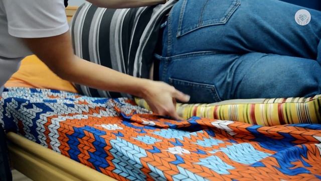 Уход за больным: как надевать памперс лежачим больным после инсульта
