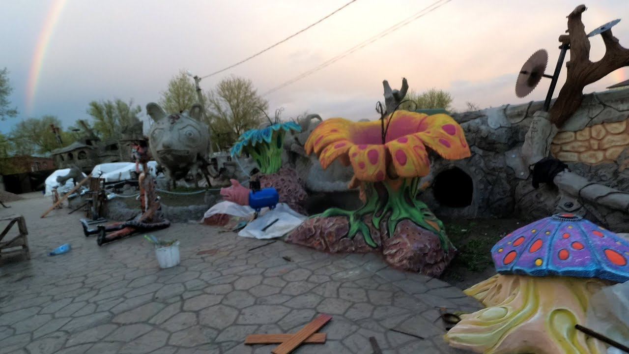 парк  страна  Вихляндия  . скульптуры  обзорный  фильм.