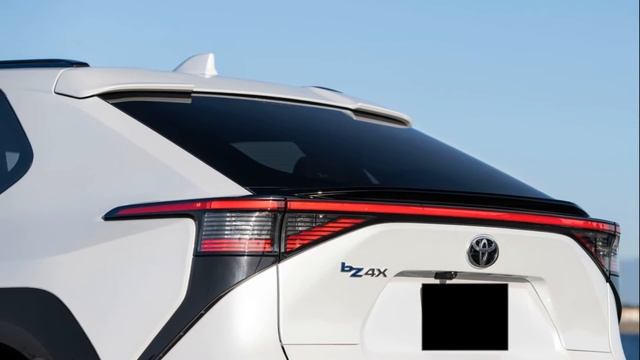 2022-2023 Toyota bZ4X XLE FWD SUV Exterior Interior First look смотреть онлайн