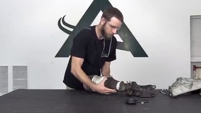 Замена переднего пневмобаллона Porsche Cayenne, VW Touareg, Audi Q7 смотреть онлайн