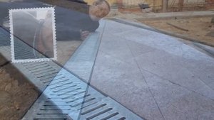 Гранитная плита ,укладка. Открытая площадка под машину . Решения Мостовая Ру.