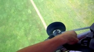 Самодельный дельтолет над военным аэродромом Белая