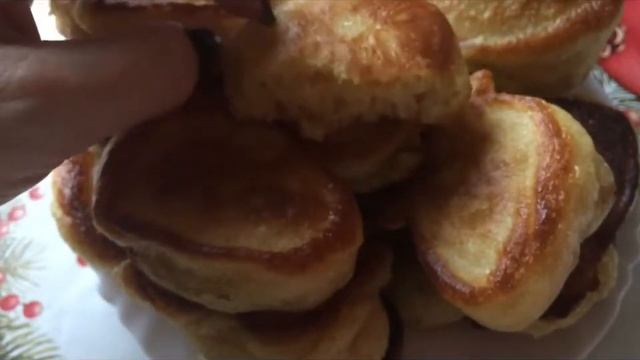 Учусь жарить оладьи по нескольким рецептам. Нашла отличный рецепт оладьев.