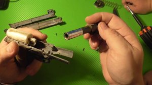 Нашли в луже на школьном дворе пестик страйкбольный!!! Он оказался сломанным. Ремонт.