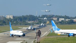 Как садятся самолеты Боинг 737 Десять посадок крупным планом.