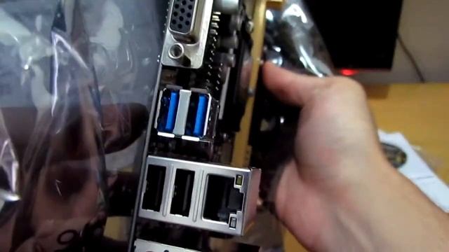 ASUS H81M-CS/BR (Unboxing/Review) смотреть онлайн