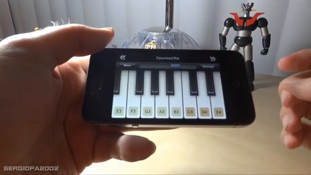 Review of the free Apple's iPhone and iPad piano game app: Virtuoso