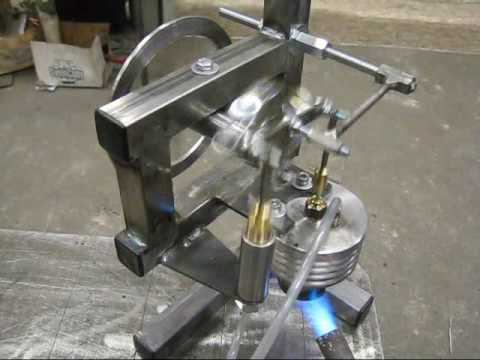 Inverted Ross yoke Stirling engine