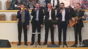 Лодка по волнам во тьме плывёт / Песня