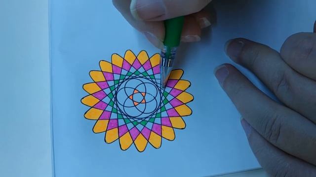 Спирограф: рисуем и раскрашиваем цветок. смотреть онлайн