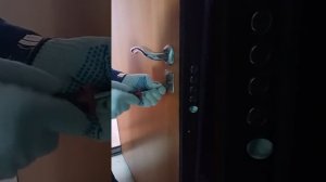 Установка замка в металлическую дверь