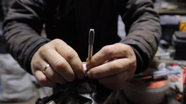 Метчикодержатель за 5 секунд, своими руками ! Сломался штуцер прокачки тормозов! Тормозной суппорт
