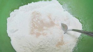 Дрожжевое тесто для пиццы на молоке