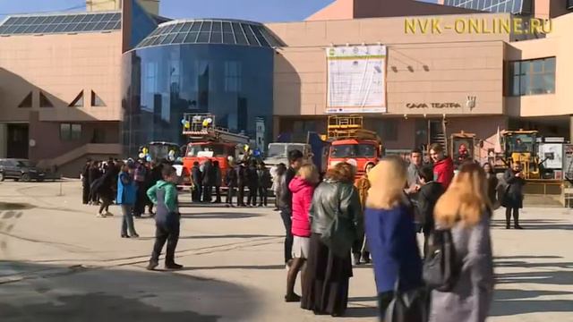 К зиме готовы. В Якутске проходит парад коммунальной техники смотреть онлайн