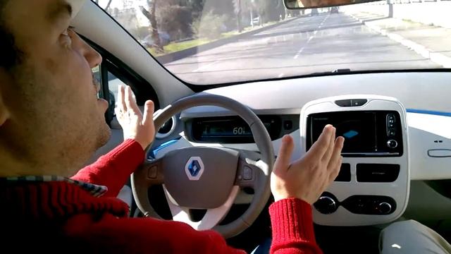 Renault Zoe смотреть онлайн