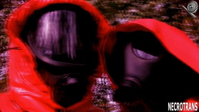 КРАСНАЯ БЛЕСТЯЩАЯ ЗИМНЯЯ КУРТКА, КРАСНАЯ КОЖАНАЯ КУРТКА С КАПЮШОНОМ. МАСКА ГП-18 И ИЗРАИЛЬСКАЯ МАСК смотреть онлайн