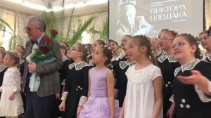 Желаем вам, музыка В.Плешака, стихи С.Маршака, исполняют хор "Небесные ласточки" и хор "Классика"