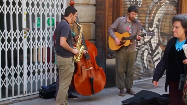 Barcelona street musicians смотреть онлайн
