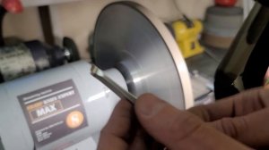 Видео заточки маникюрного пинцета на станке Sharp Knife Expert MAX в мастерской Мастер Заточкин