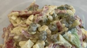 Салат с сервелатом. За 5 мин. Просто и вкусно!.