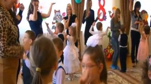 8 Марта. Игра "Бубен" + танец с мамами.(Ст. гр.) детский сад 15 "Светлячок" Коломна